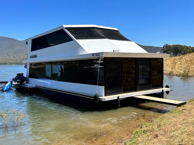 Find Your Dream Floating Home: Houseboats for Sale in Eildon