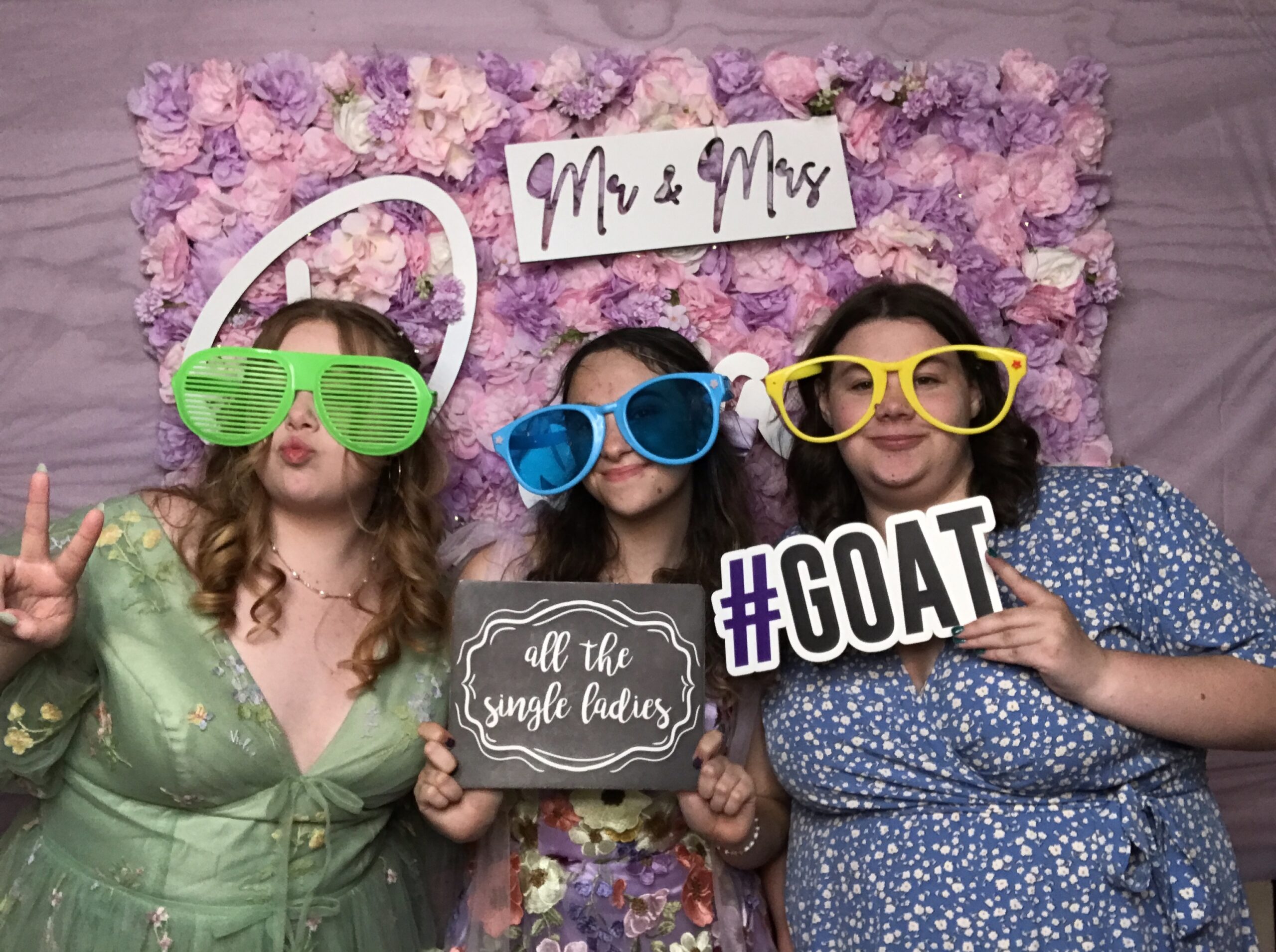 Event Photo Booth Rental Insights: Why Hosts and Event Planners Are Choosing Interactive Photo Experiences Over Traditional Entertainment