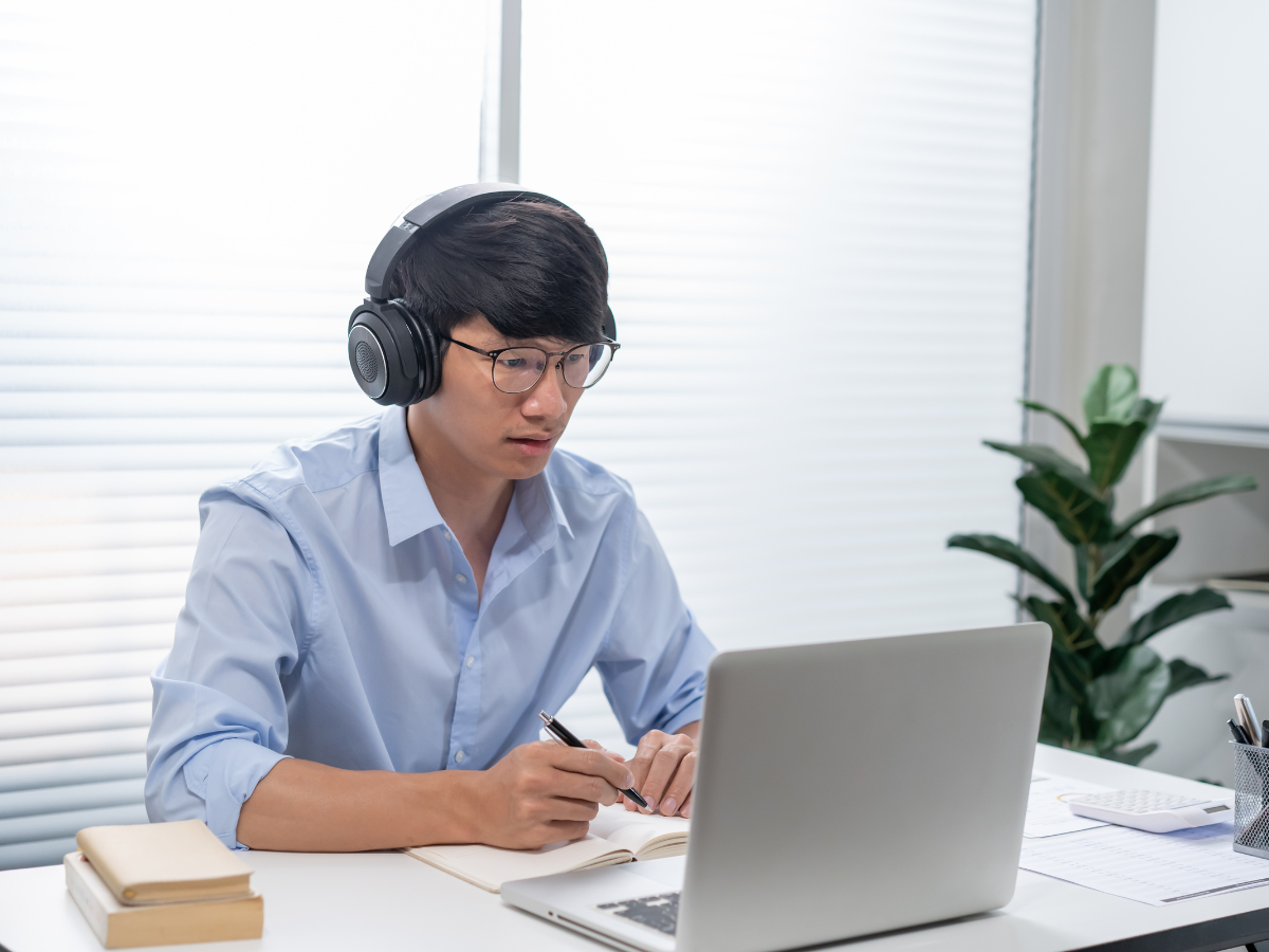 Top Benefits of Enrolling in Online English as a Second Language Program for Working Professionals